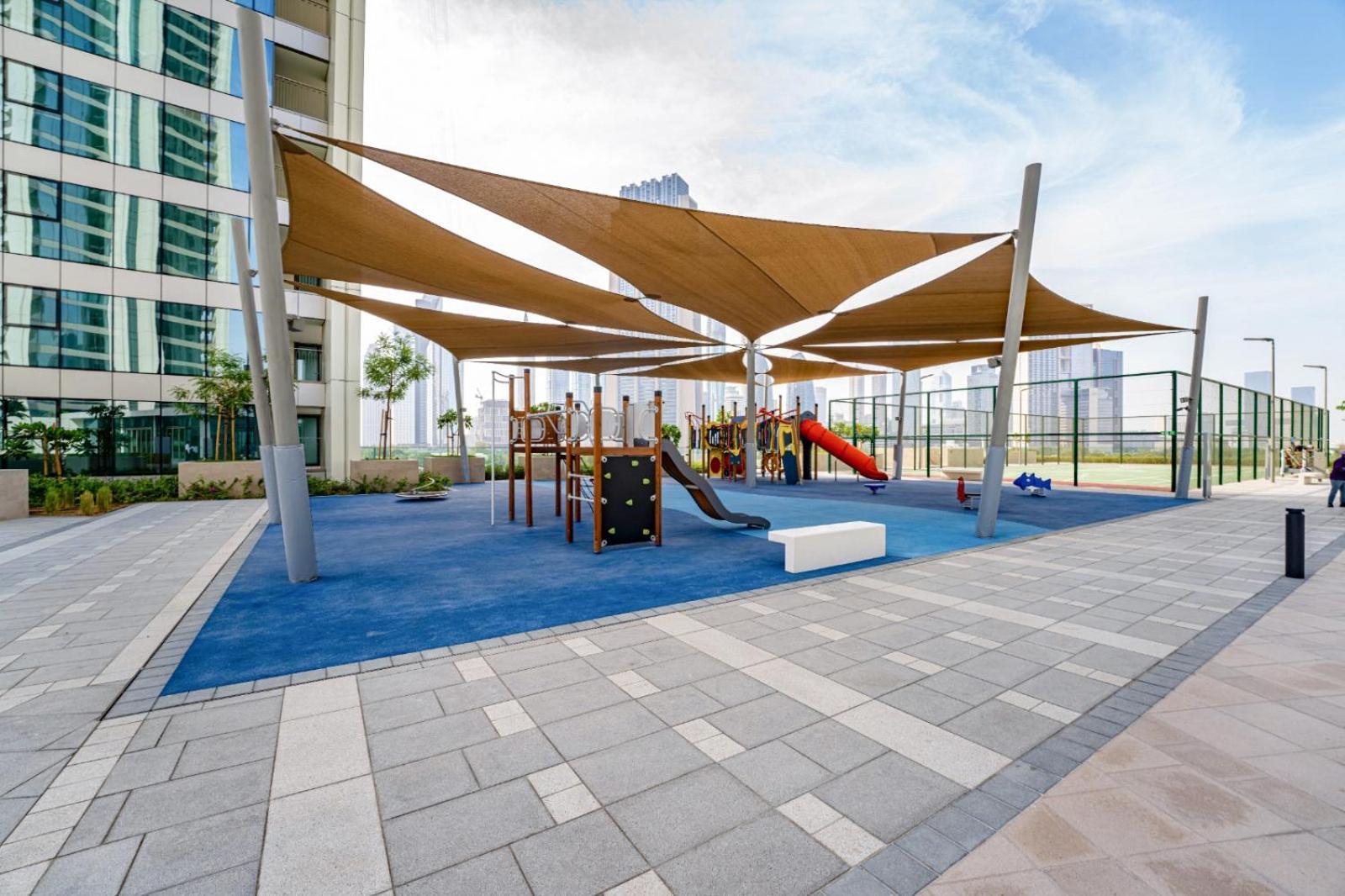 Stunning Luxury 4br Burj View 10 Mins To Mall Apartment *