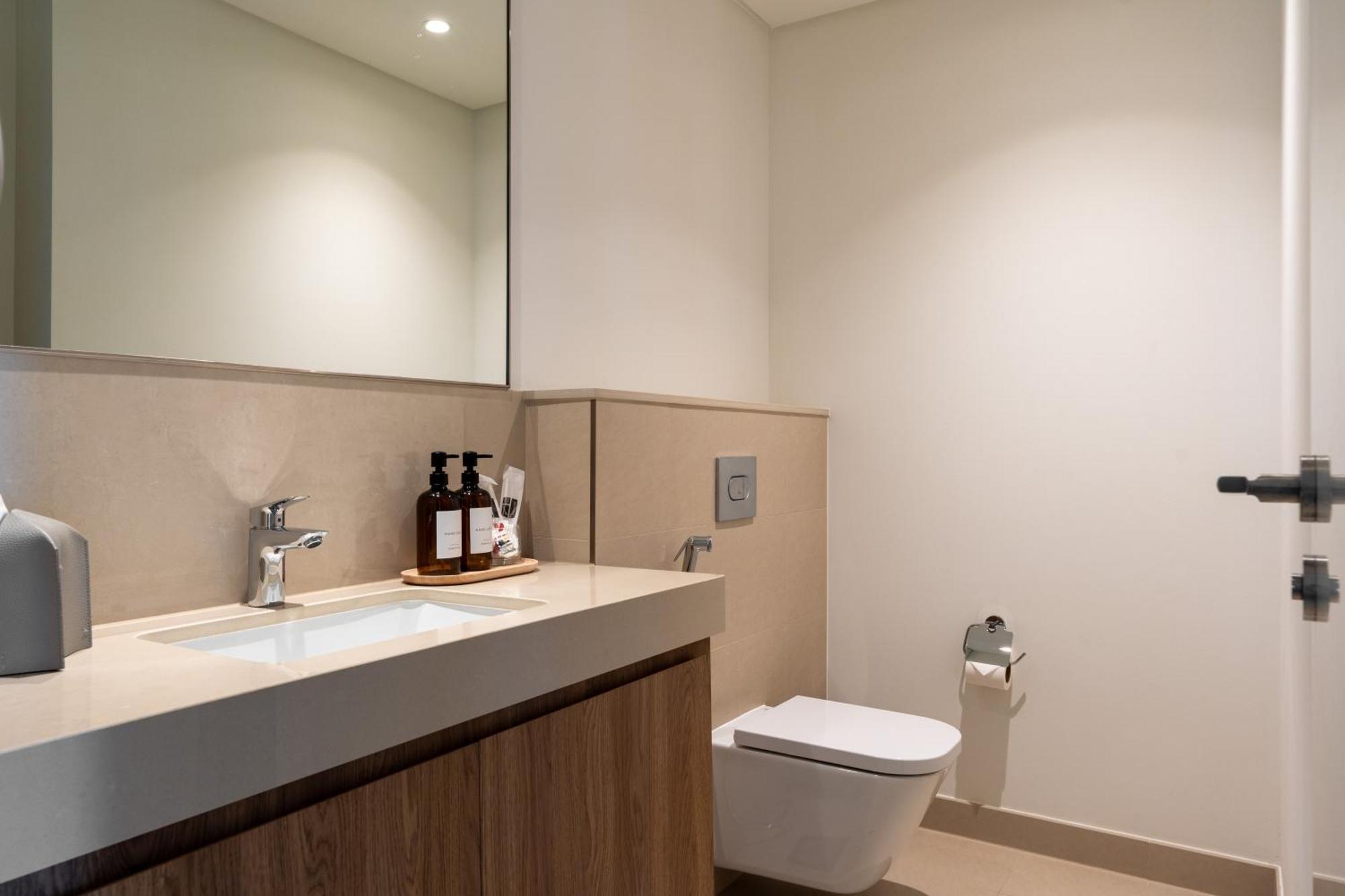 Stunning Luxury 4br Burj View 10 Mins To Mall Dubai
