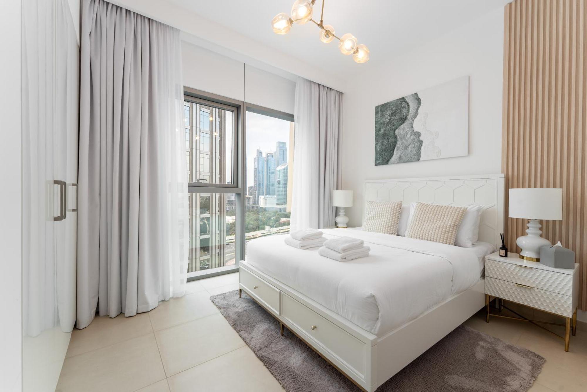 Stunning Luxury 4br Burj View 10 Mins To Mall Apartment