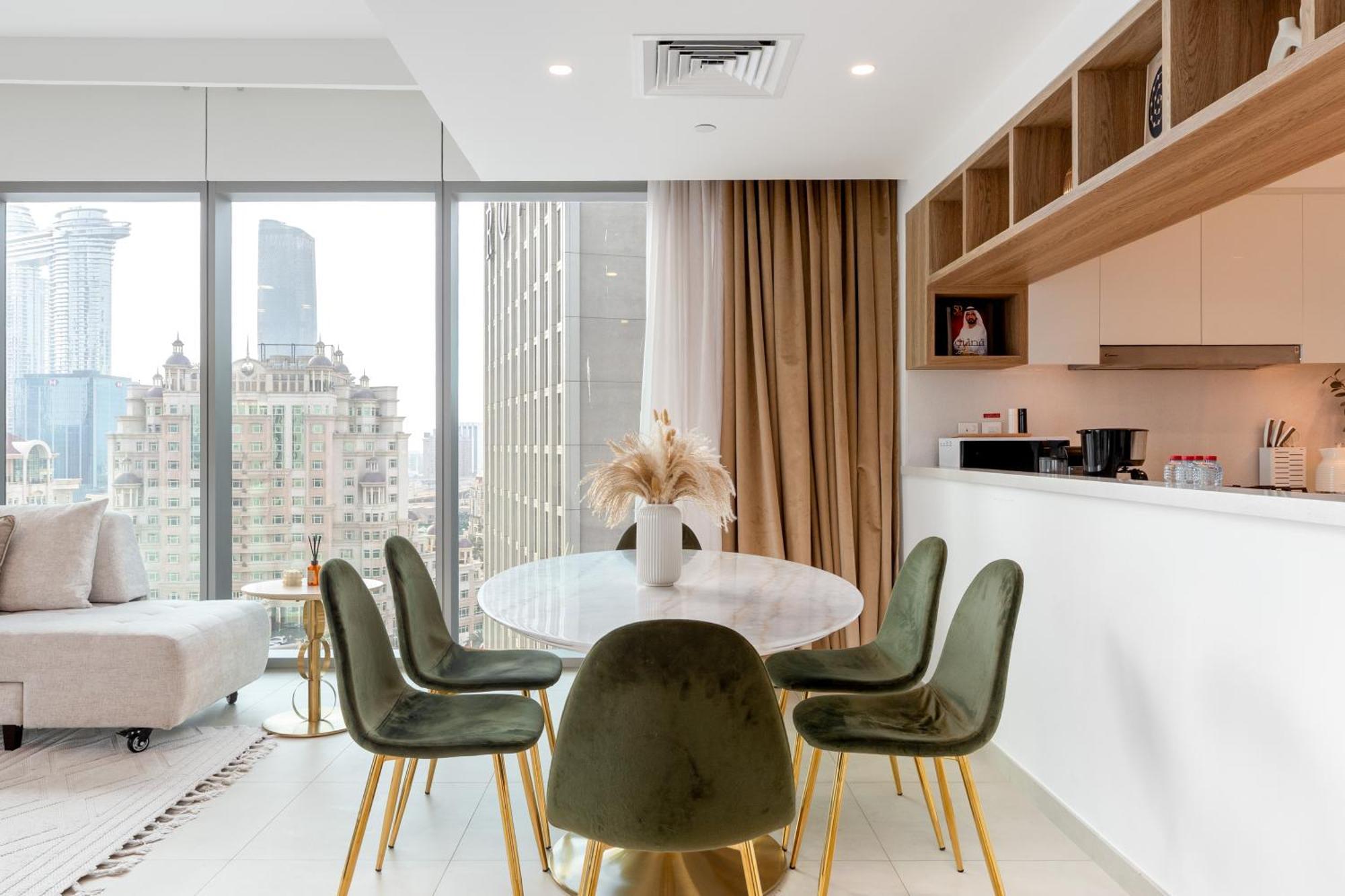 Stunning Luxury 4br Burj View 10 Mins To Mall Dubai