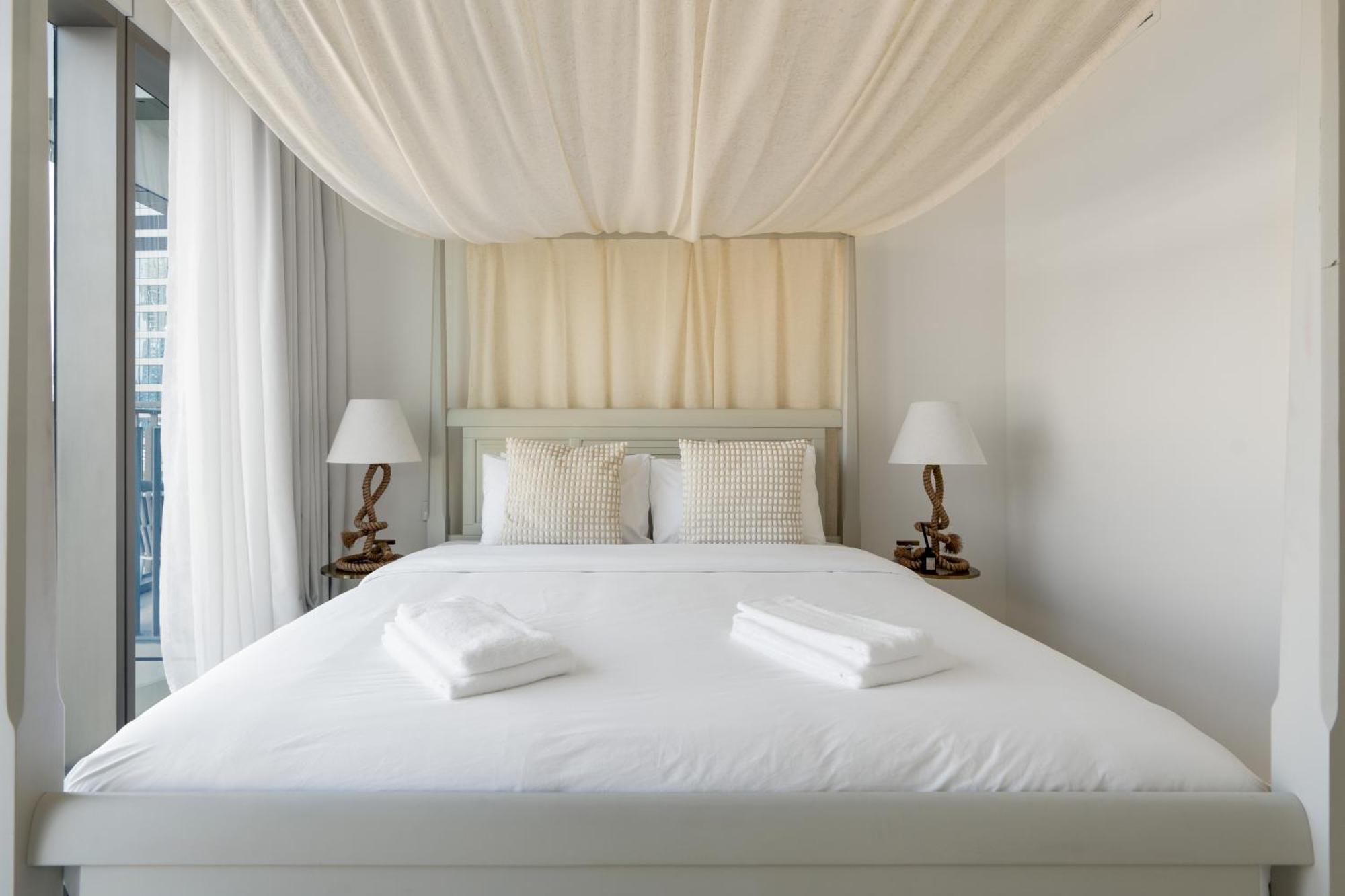 Stunning Luxury 4br Burj View 10 Mins To Mall Apartment *