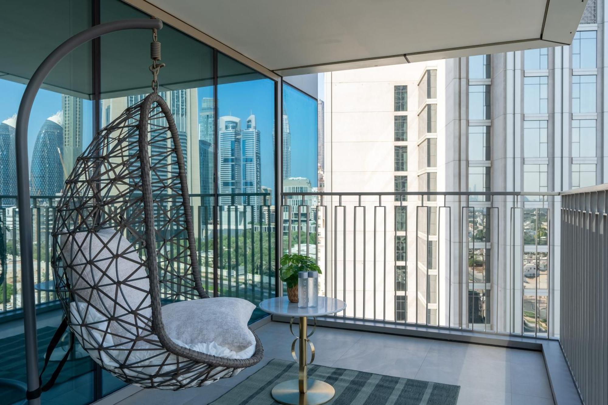 Stunning Luxury 4br Burj View 10 Mins To Mall Apartment Dubai