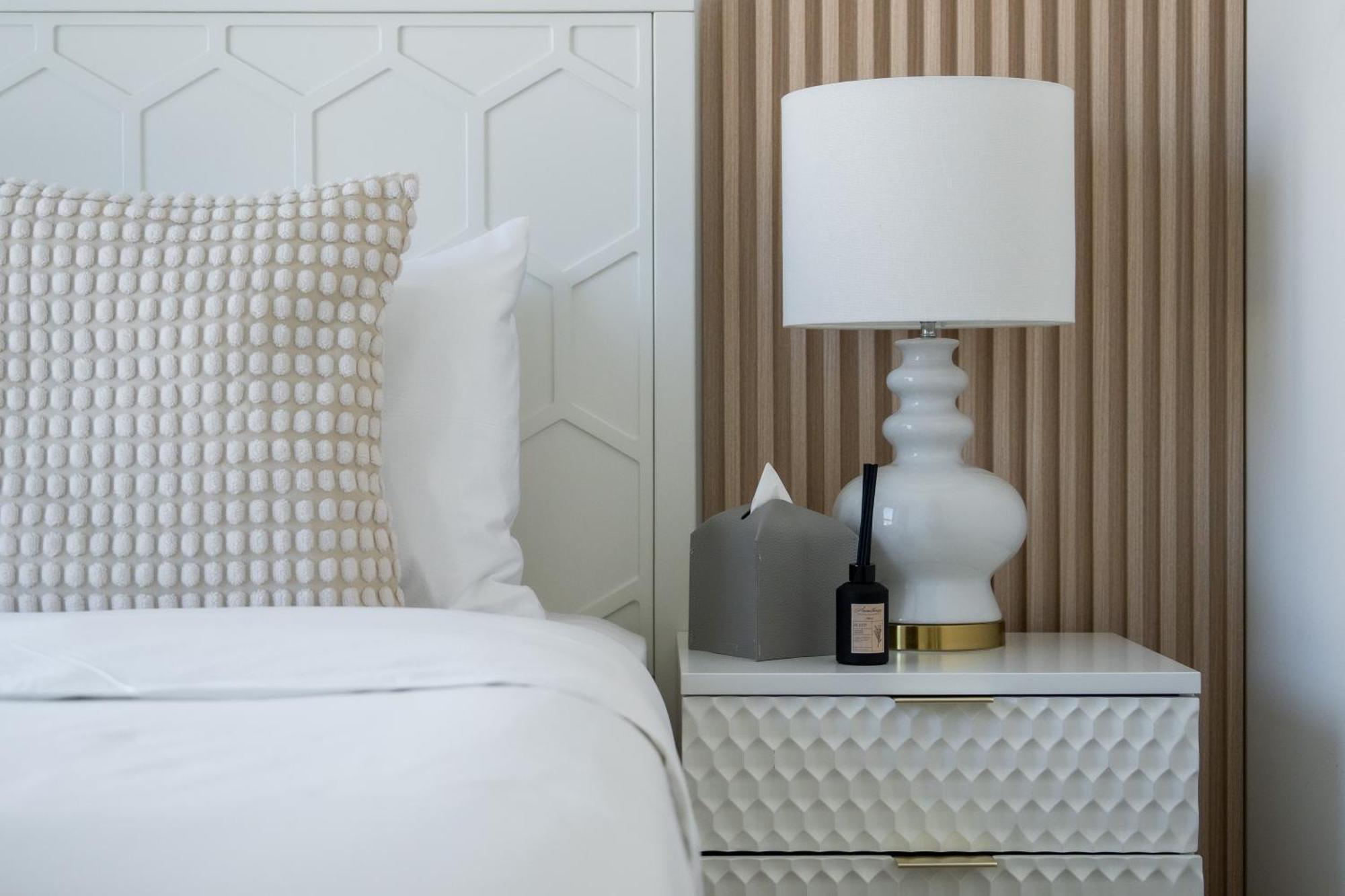 Stunning Luxury 4br Burj View 10 Mins To Mall Apartment *