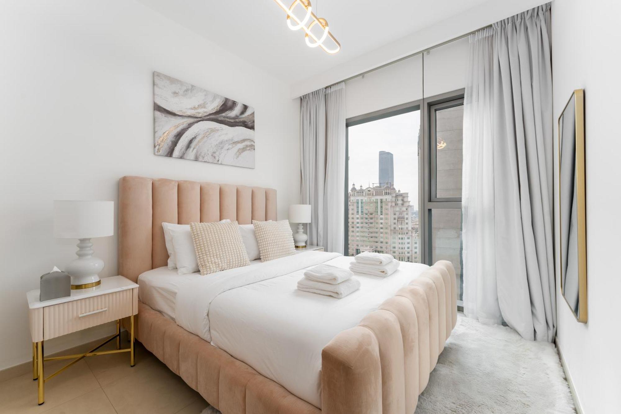 Stunning Luxury 4br Burj View 10 Mins To Mall Apartment