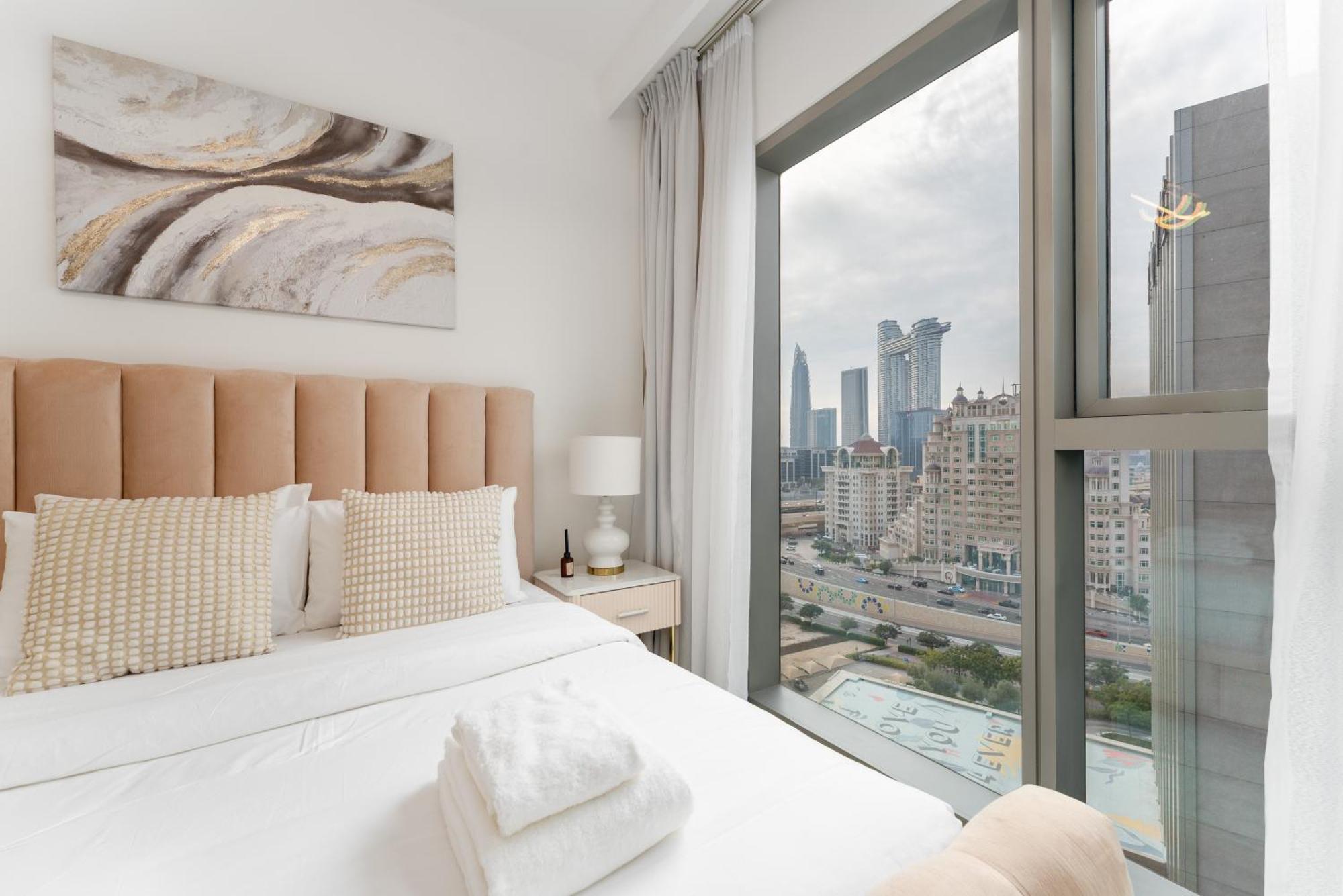 Stunning Luxury 4br Burj View 10 Mins To Mall